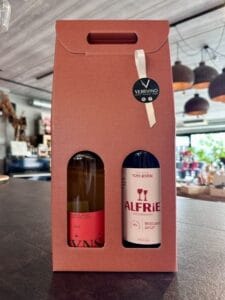 Kartonnen Verivino draagdoos met de twee alcoholvrije flessen van pakket 1